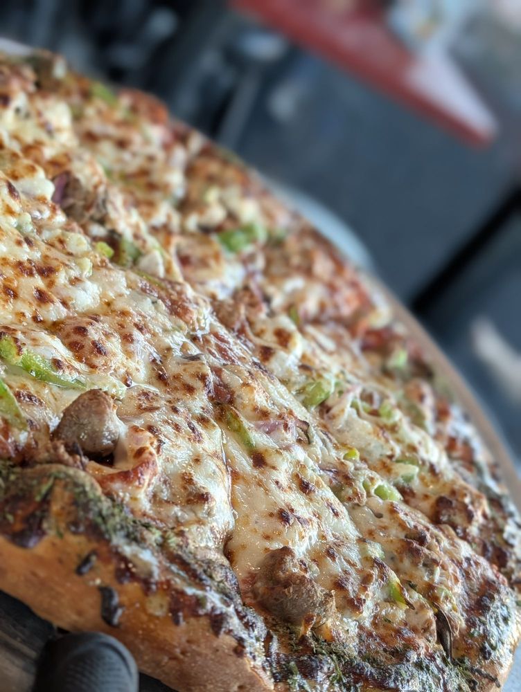 Center Court Pizza & Brew Logo