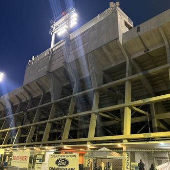 Veteran's Memorial Stadium - Nice and large stadium - Stadiums & Arenas Near Me - Long Beach, California
