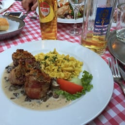 Schweinmeddalions with mushroom cream sauce and spätzle Schweinmeddalions with mushroom cream sauce and spätzle