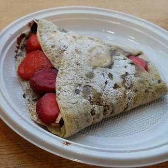 Cocaeta - Vegan nutella crepe with some strawberries and bananas, with a touch of powdered sugar. - Creperies Near Me - Venezia, VE Cocaeta - Vegan nutella crepe with some strawberries and bananas, with a touch of powdered sugar. - Creperies Near Me - Venezia, VE