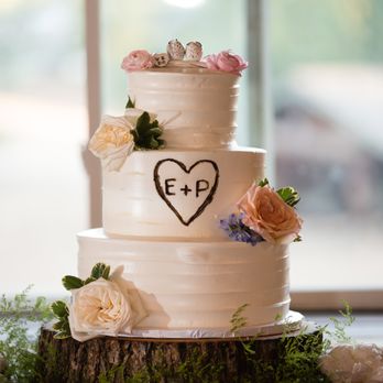 Gruttadauria's 1914 Bakery - Our wedding cake (Picture Credit: Prince Weddings) - Bakeries Near Me - Temecula, California Gruttadauria's 1914 Bakery - Our wedding cake (Picture Credit: Prince Weddings) - Bakeries Near Me - Temecula, California