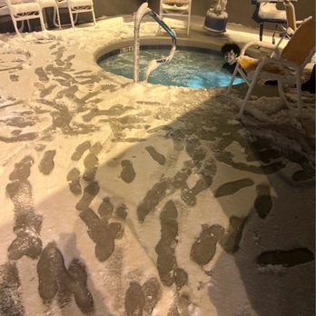 Holiday Inn Express Flagstaff - Hot Tub - Hotels Near Me - Flagstaff, Arizona