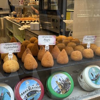 Dolce Vita Pasticceria - selection at the window - Coffee & Tea Near Me - Venezia, VE Dolce Vita Pasticceria - selection at the window - Coffee & Tea Near Me - Venezia, VE