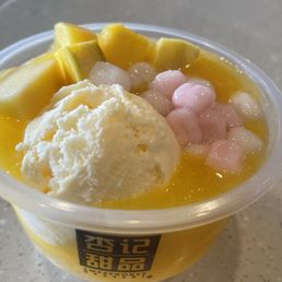 mango & mini glutinous rice balls with vanilla ice cream mango & mini glutinous rice balls with vanilla ice cream