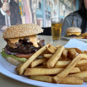 Mardini's Deli - Bacon cheeseburger - Sandwiches Near Me - Menlo Park, California Mardini's Deli - Bacon cheeseburger - Sandwiches Near Me - Menlo Park, California