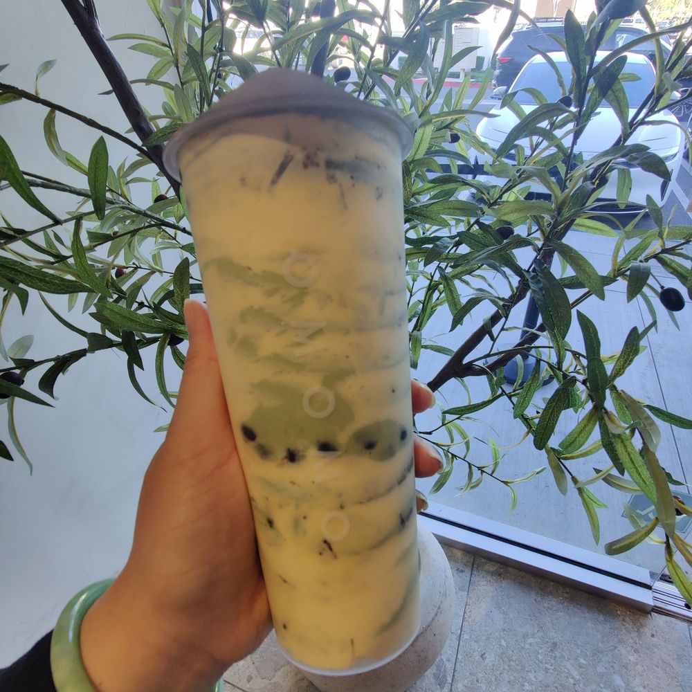 OMOMO Tea Shoppe  - Oreo brulee green milk tea with b&w boba 30% sweet - Bubble Tea Near Me - Brea, California