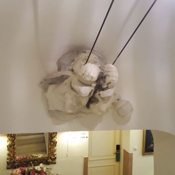 Hotel Elefant - Cool light fixture. Lights hang off of the tension cords. - Hotels Near Me - Salzburg, 5