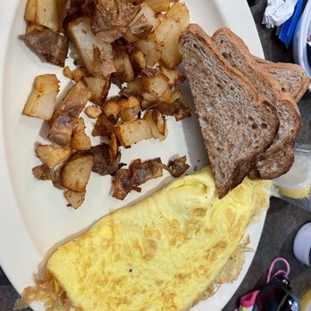 Alphy's Restaurant and Catering - Hash browns and western omelette - Seafood Near Me - Navarre, Florida Alphy's Restaurant and Catering - Hash browns and western omelette - Seafood Near Me - Navarre, Florida