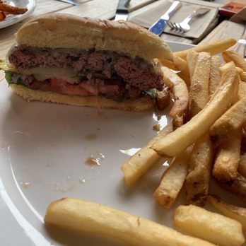 Sky High Brewery and Pub - Brewer's Burger - Breweries Near Me - Corvallis, Oregon