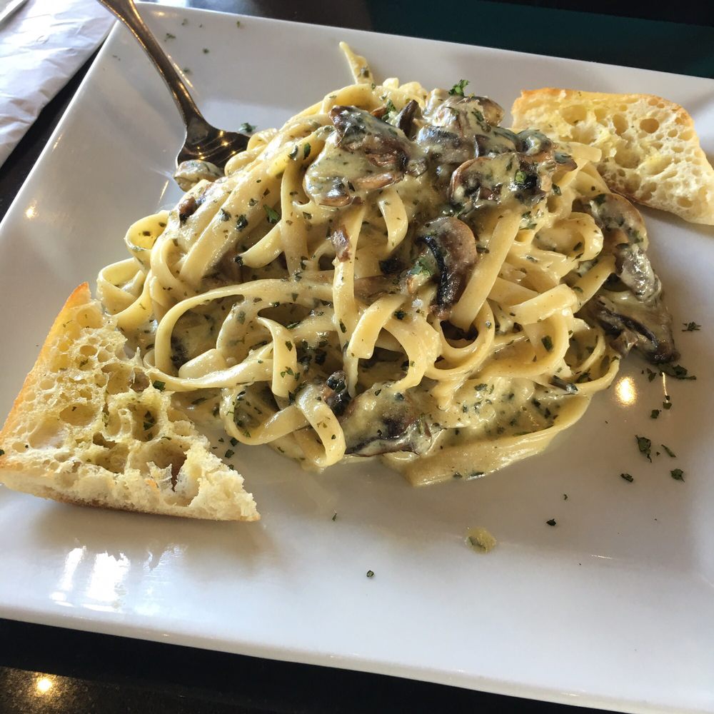Symposium Cafe Restaurant Markham - Fettuccini Alfredo - Breakfast & Brunch Near Me - Markham, Ontario