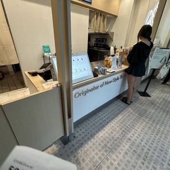 Heytea - Front Counter - Bubble Tea Near Me - Beverly Hills, California Heytea - Front Counter - Bubble Tea Near Me - Beverly Hills, California