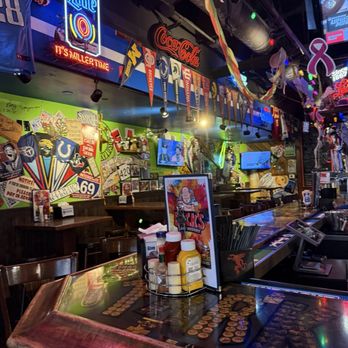 Dick's Last Resort - Indianapolis - Colorful decor - Bars Near Me - Indianapolis, Indiana