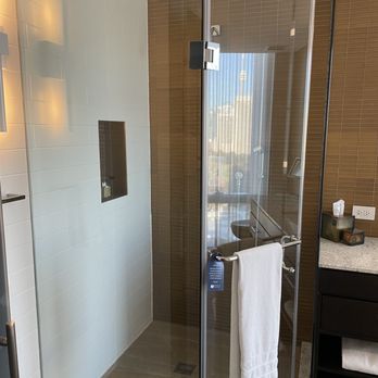 Hotel X Toronto - Massive bathroom - Hotels Near Me - Toronto, Ontario