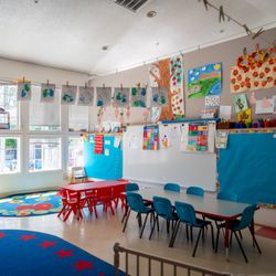Au P'tit Monde - East Palo Alto - Our bright & Airy Classrooms!