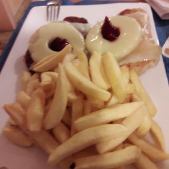 Zur Ratsschenke - Ananas Käse Schnitzel - German Near Me - Erden, RP Zur Ratsschenke - Ananas Käse Schnitzel - German Near Me - Erden, RP