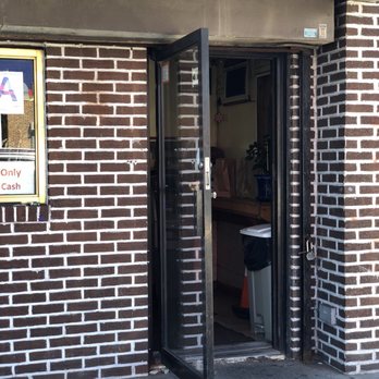 Pals Hero Shop - the entrance to the store - Delis Near Me - Brooklyn, New York