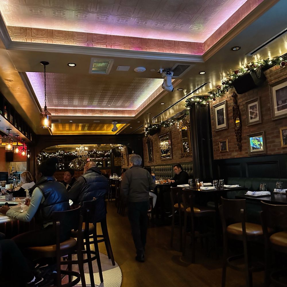 Hudson Social CT - people sitting at tables in a restaurant - Breakfast & Brunch Near Me - Stamford, Connecticut Hudson Social CT - people sitting at tables in a restaurant - Breakfast & Brunch Near Me - Stamford, Connecticut