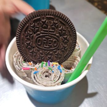 Frozen Rolls Creamery - Cookies and Cream with rainbow sprinkles. - Desserts Near Me - Austin, Texas Frozen Rolls Creamery - Cookies and Cream with rainbow sprinkles. - Desserts Near Me - Austin, Texas