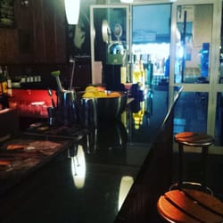 Álamo Cocktail Bar - A la hora de las copas, ¡qué variedad de chupitos y cockteles!