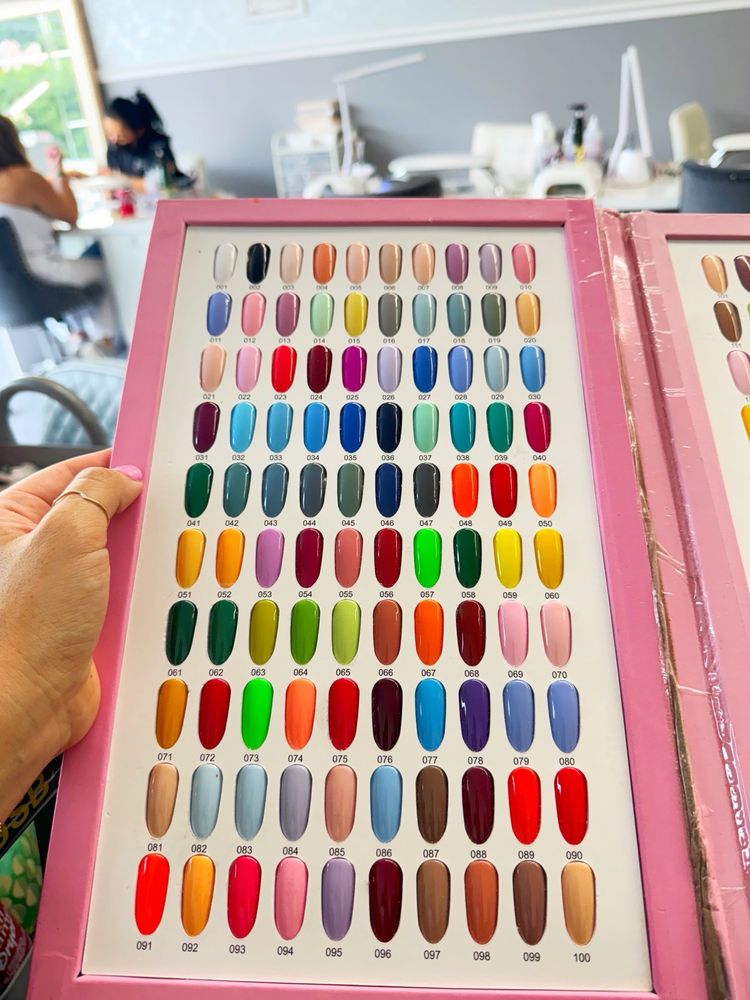 Deluxe Nail Bar Logo
