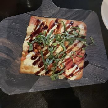 Hubbard Grille - Margherita Flatbread - New American Near Me - Columbus, Ohio Hubbard Grille - Margherita Flatbread - New American Near Me - Columbus, Ohio