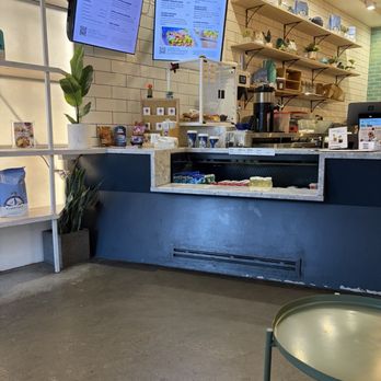Bluestone Lane Studio City Coffee Shop - Empty counter - Coffee & Tea Near Me - Studio City, California