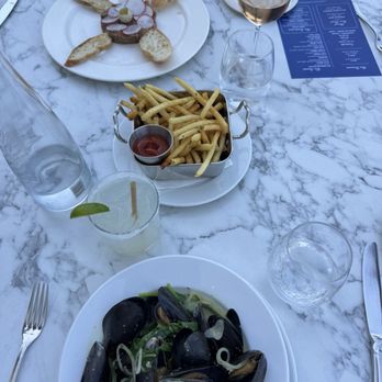 Petite Left Bank - Tiburon - PETITE MOULES*STEAK TARTARE* - French Near Me - Tiburon, California Petite Left Bank - Tiburon - PETITE MOULES*STEAK TARTARE* - French Near Me - Tiburon, California