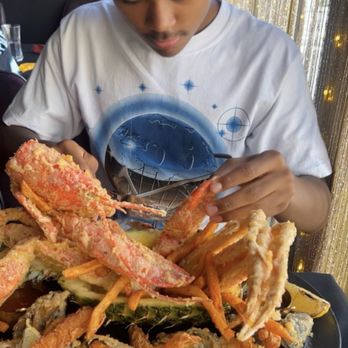 Deluxe Fun Dining - Bars Near Me - Charlotte, North Carolina
