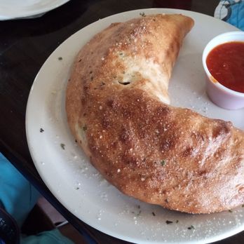 D'Fontana - Calzone and marinara - Italian Near Me - Green Cove Springs, Florida