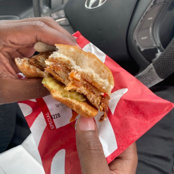 Chick-fil-A - Spicy Deluxe Sandwich - Fast Food Near Me - Brandywine, Maryland
