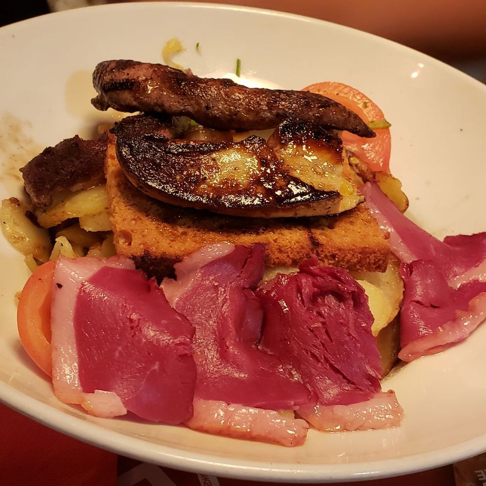 Chez Papa - Foie gras salad - French Near Me - Paris, 75 Chez Papa - Foie gras salad - French Near Me - Paris, 75