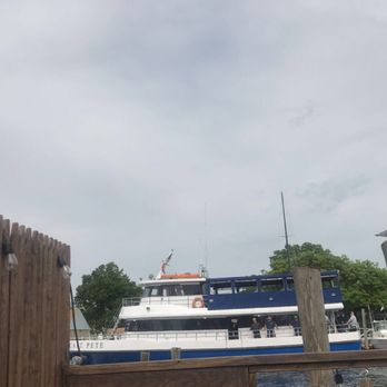 Jeremy's Ale House - A boat passing by, lol!!! - Seafood Near Me - Freeport, New York Jeremy's Ale House - A boat passing by, lol!!! - Seafood Near Me - Freeport, New York
