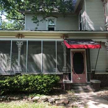 Larch Pine Inn - Great screened-in porch! - Hotels Near Me - Clear Lake, Iowa