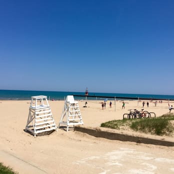 Kathy Osterman Beach - Homosexual beach, still empty near the end of May. - Beaches Near Me - Chicago, Illinois