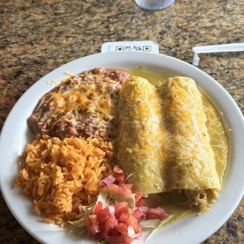 El Charro Mexicano - Enchiladas verdes, frijoles y arroz Mexicano - Mexican Near Me - Aiea, Hawaii