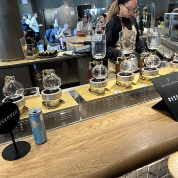 Starbucks Reserve Roastery Chicago - Coffee Roasteries Near Me - Chicago, Illinois Starbucks Reserve Roastery Chicago - Coffee Roasteries Near Me - Chicago, Illinois