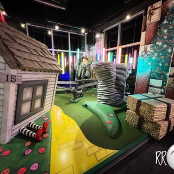 Group Therapy Pub & Playground - Cocktail Bars Near Me - Greenville, South Carolina