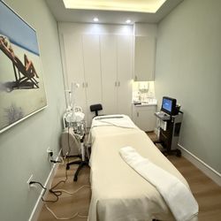 Facialworks - Hydrafacial time