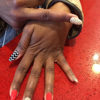 Diamond Nails - Lina best ever!!! Muax!! - Nail Salons Near Me - Austin, Texas