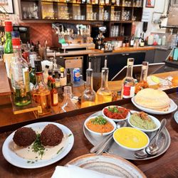 Parallel - Falafel bites, 4 dip meze