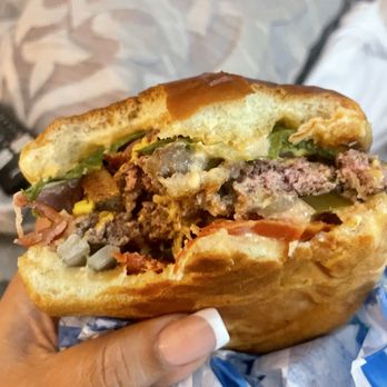 Rogers Burgers - Bacon cheeseburger - Chicken Wings Near Me - Brooklyn, New York Rogers Burgers - Bacon cheeseburger - Chicken Wings Near Me - Brooklyn, New York