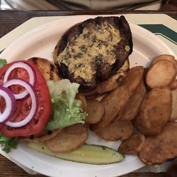 Six Pence Pub - Pub Burger - American Near Me - Blowing Rock, North Carolina