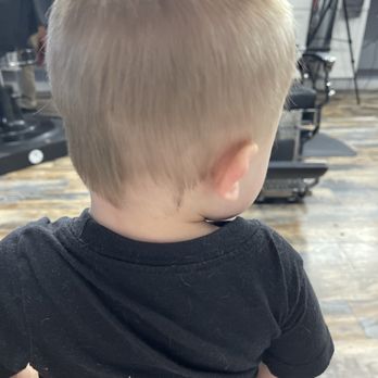 Uptown Barber Lounge - Barbers Near Me - Bentonville, Arkansas