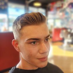 Floyd's 99 Barbershop - Randall Ig: @prime_style_studio