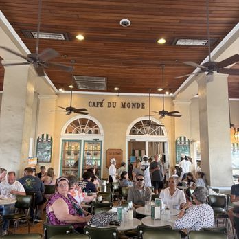 Cafe Du Monde - Restaurant shot - Cafes Near Me - New Orleans, Louisiana