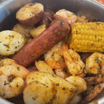 Pete’s Cajun Seafood - 20 piece combo w/ 3 sides +eggs - Food Trucks Near Me - Hutto, Texas
