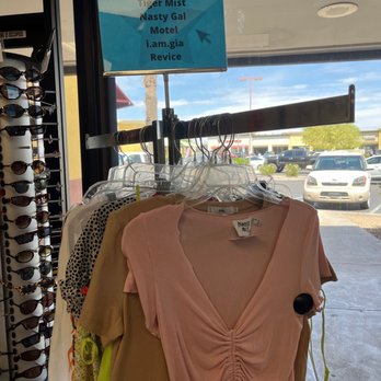Plato's Closet - Trendy brands - Women's Clothing Near Me - Phoenix, Arizona Plato's Closet - Trendy brands - Women's Clothing Near Me - Phoenix, Arizona