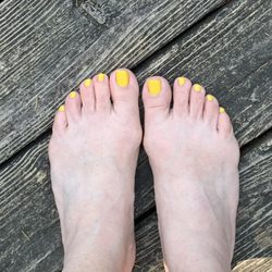 Queen's Nails - Happy summer toes