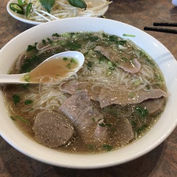 Pho Alderwood - You see that shimmer? That's too much oil in the pho broth. This is not my taste. - Vietnamese Near Me - Lynnwood, Washington