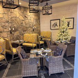 The White Birch Inn - The breakfast nook area.